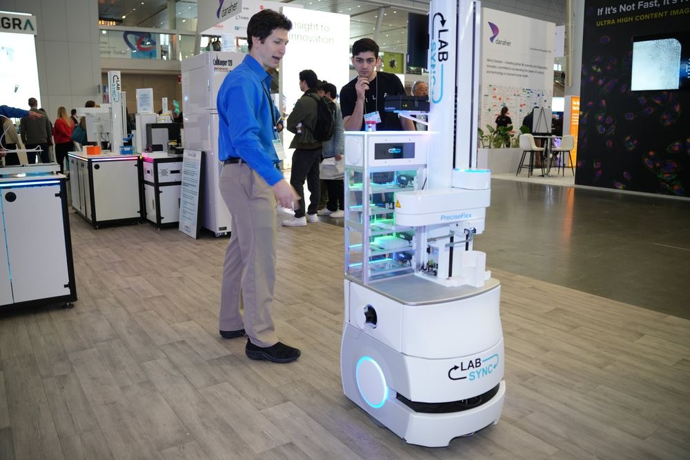 Robot demo at SLAS2026